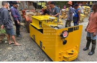 2.5吨井下锂电池电机车抵达海外矿山